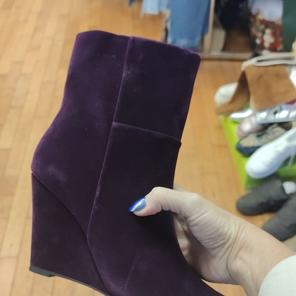 Chic Velvet Heeled Boots in Deep Purple - Picture 2 of 6